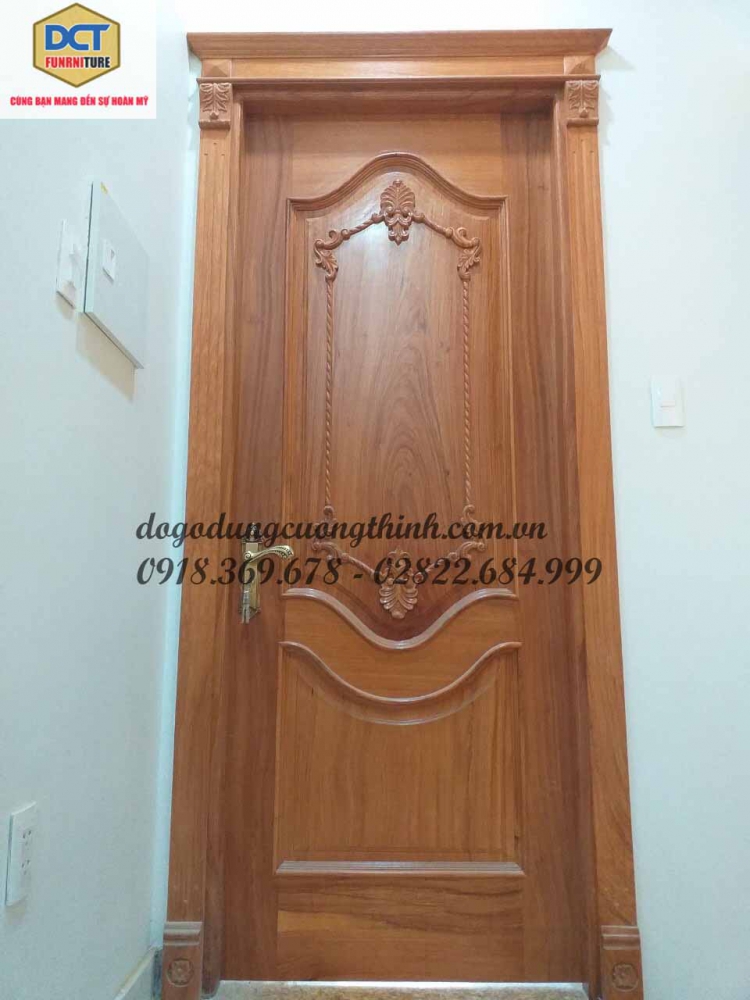 cánh cửa tân cổ điển